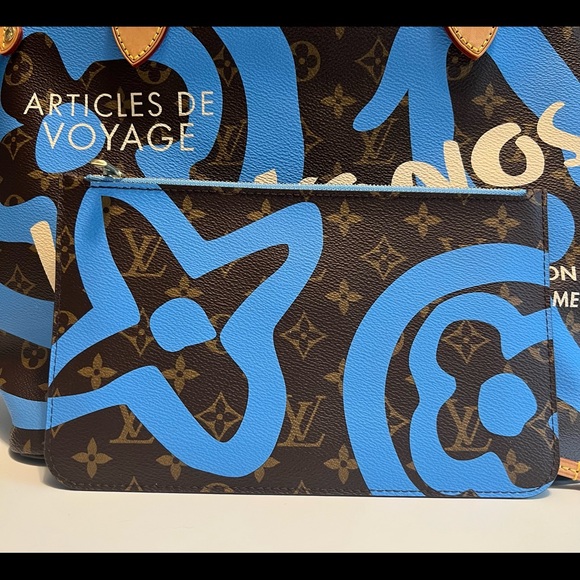 Louis Vuitton Tahitienne Cities Destination Mykonos zip pouch💙💙 - Picture 3 of 11